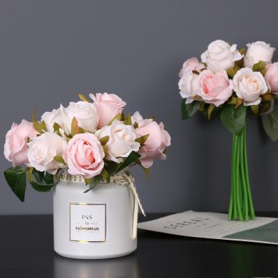 China Wedding Event Concert Factory Wholesale High Quality Silk Fabric Roses Artificial For Home Decoration Flores Artificial Flowers Bouquet for sale