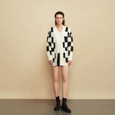 China Manufacturers QUICK DRY winter knitwear warm black and white plaid long plus size women sweater cardigan for sale