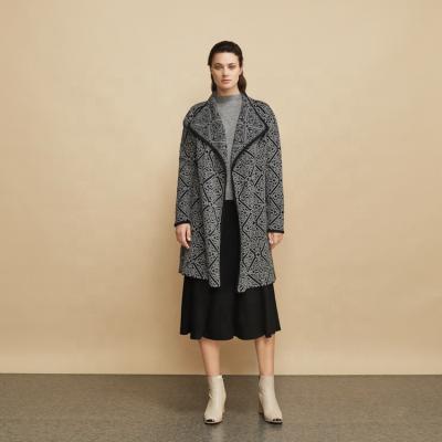 China 2022 Factory Custom Anti-wrinkle Lapel Long Sleeved Gray Printed Jacquard Knitted Women's Coats for sale