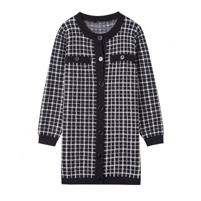 China Factory custom 2022 heat/crew neck anti-pilling long sleeved plaid knitted coat plus size women's coats for sale