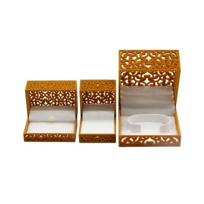 China Performance For Best Price Guangdong Classic Yellow Velvet Jewelry Luxury Gift Case Hollow Jewelry Box for sale