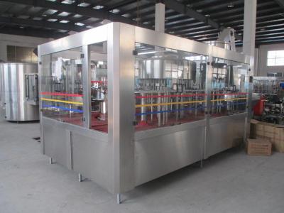 China Tipo linear auto 3 en 1 máquina de rellenar del agua de botella del ANIMAL DOMÉSTICO para el alcohólico/la bebida en venta