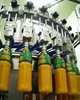 China Cadena de producción de equipo del embotellado del agua de 8000 BPH eléctrico conducido en venta