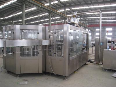 China Máquina de rellenar del agua embotellada de la categoría alimenticia, máquina de rellenar líquida automática en venta