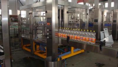 China 380V 50HZ carbonató la máquina de rellenar de la bebida, agua de soda/máquina de rellenar del refresco en venta