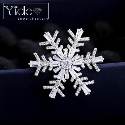 China High Quality Jewelry Christmas Fashion Holiday Silver Snowflake Brooch Pin for sale