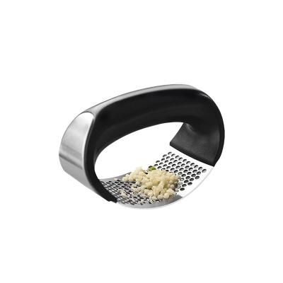 China Stocked Cheap Price Garlic Press And Roller Ginger Press Kitchen Tools Restaurant Hotel Household Use 430 304 for sale