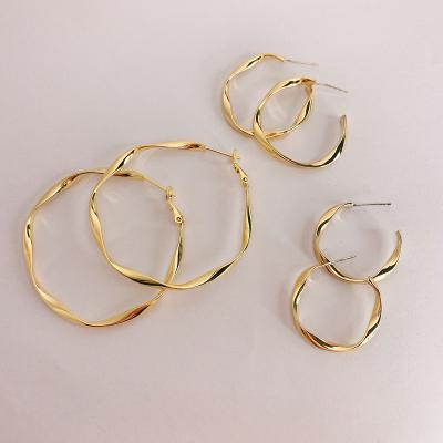 China Top Selling Trendy 18K Gold Chunky Big Circle Earrings Trendy Fashion Jewelry Large Circle Earrings for sale