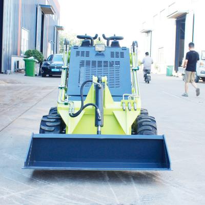 中国 EPA 承認されたミニ スキッドステアローダー 950 kg マシン重量と 17.2 kW 電力 販売のため