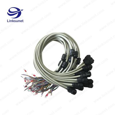 China Haz de cables del inyector del tornillo LED 180 grados conectores del terminal de la soldadura del anillo de TVR 1,25 - 5 en venta