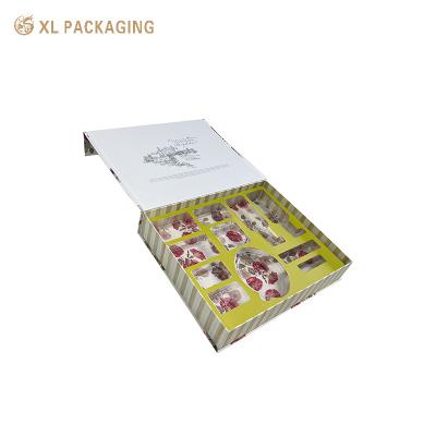 China Custom Elegent Inside White Colour Printing Magnetic SkinCare Packaging 157gsm Artpaper Packing Cosmetic Box for sale