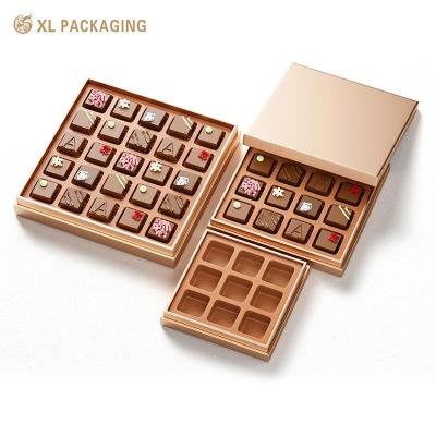 China Gepersonaliseerde chocolade verpakkingsdoos met deksel en spons Invoeg Rigid Kraft Gift Box Te koop