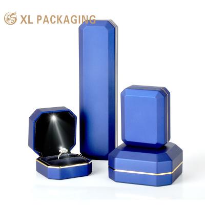 China Jewellery Packing Jewelry Box Set Necklace Case Handmade Luxury LED Light Jewelry Pendant Box for sale