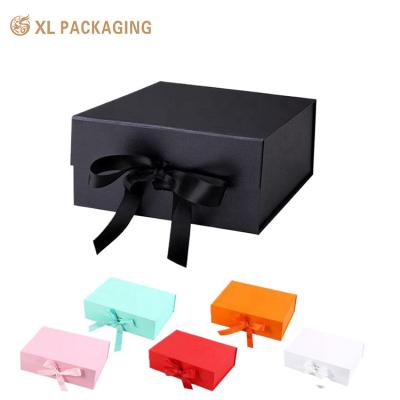 China Luxury Foldable Magnetic Closure Foldable Paper Boxes , Embossed Gift Boxes With Ribbon Eco-Friendly and Customizable for sale