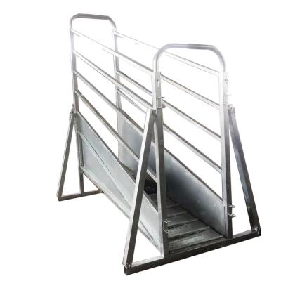 China Livestock Farm Hot Dip Galvanized Adjustable Cattle Loading Ramp for sale