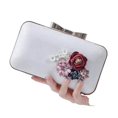 China Women Clutch New Fashion Vintage Elegant Bridal Embroidery Floral Women's Clutch For Women's Delicate Clutch Bag For Gift for sale