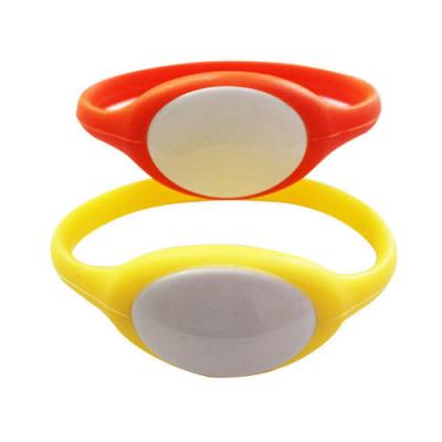 China 2023 Hot Selling Swimming Pool Silicone Wristband FM1108 RFID Waterproof Chip Customized Size Wristband/Waterproof for sale