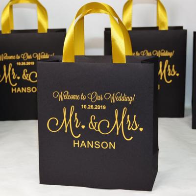 China Recyclable China Manufactures Black Paper Gift Bags With Golden Handles And Logo for sale