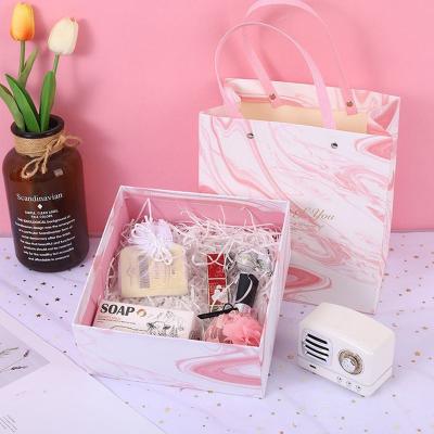 China Low Cost Recyclable Custom Printed Elegant Luxury Boutique Gift Bag Paper Birthday Paper Gift Box for sale