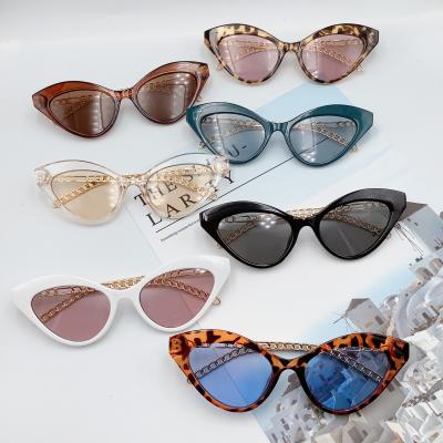 China 2022 Factory Price Fashion Sunglasses Women PC+Metal Retro Square Hot Sale Fashion Cat Eye Sunglasses for sale