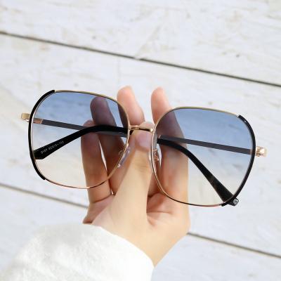 China Luxury Retro Metal Frame Sunglasses Fashion UV400 Sunglasses Ladies Shape Sun Glasses for sale