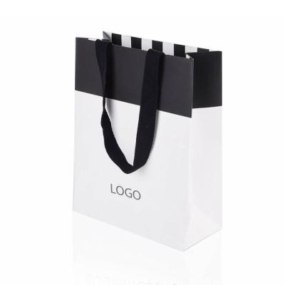 China Boutique Recyclable Paper Bags Add Logo Package Premium Designs Paper Bag Rope Shopping Handle for sale