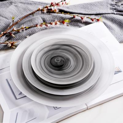 China Eco-friendly Newcomers Chinese Wholesaler Price In Round Black And White Scalloped Stock Edge Opalescent Glass Charger Plate for sale