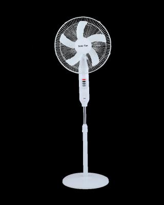 China Outdoor Floor Fan Room Cooler Rechargeable Solar Powered AC DC Motor With Light for sale