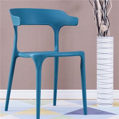 China Ergonomic caferia cheap outdoor modern stackable chair pp dining chair portable plastic design restaurant dining chairs for sale