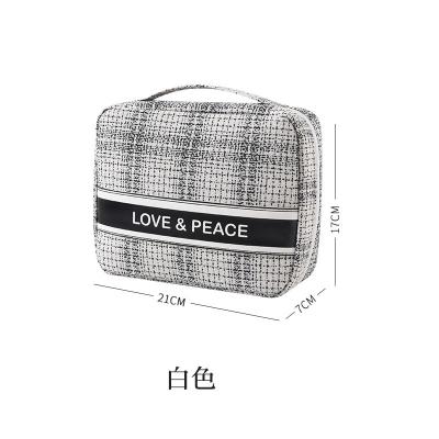 China Lady New Arrival Waterproof Pouch Makeup Bag Women's Cosmetic Storage Travel Bag for sale