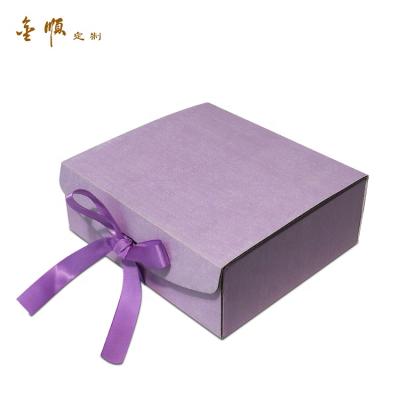 China Eco Friendly Recyclable Custom Logo Clothing Packaging Corrugated Shipping Boxes Mailing Box Corrugated Paper Box With Ribbon for sale