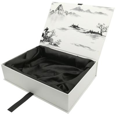 China Cheapest Recyclable Black Velvet Jewelry Rose Magnet Christmas Christmas Boxes Annotate Blue Ribbon Magnetic Gift Box for sale