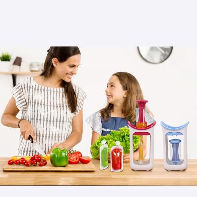 China Manual Fruit Squeezer Simplicity Children's Food Production Complementary Puree Dispenser Complementary Baby Food Storage Bags for sale