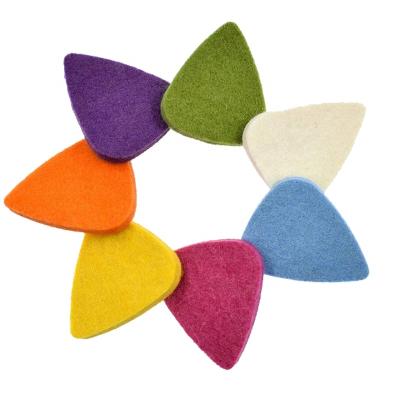 China All Kind Of Guitar And Jewelry Cheerhas 3MM Gift Can Custom Logo Silk Printing Felt Ukulele Guitar Picks for sale