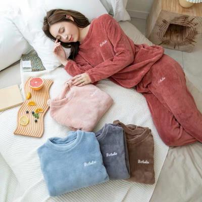 China 2020 New Winter Breathable Design O Neck Ladies Pajamas 2 Piece Set Wholesale Women Warm Design Home Wear OC279 for sale