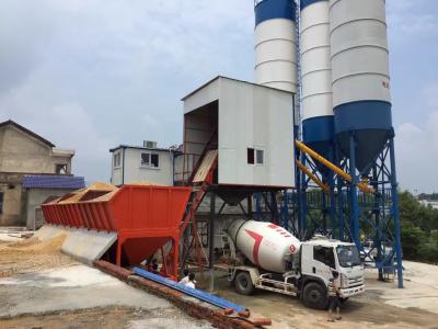 China Draagbare mobiele volledig automatische batchfabriek Betonbatching en menginstallatie Ready Mix Te koop