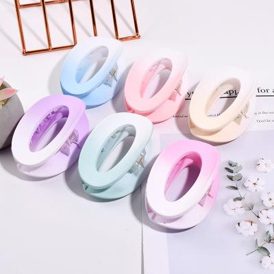 China Daily Life Wholesale Cute Soft Korean Round Hair Claw Gradient Color Plastic Hair Claw Clips For Women for sale