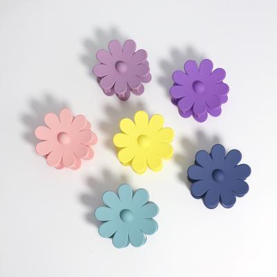 China Daily Hair Use 2022 New Korean Cute Flower Hair Claw Plastic Matte Hair Claw Clips Ponytail Extension Hair Accessories For Women for sale