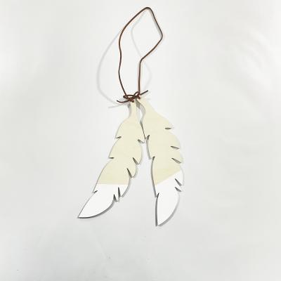 China Folk Pieces of Art Wood Feathers Shape Wooden with Hole Teepee Tent Decorations for sale