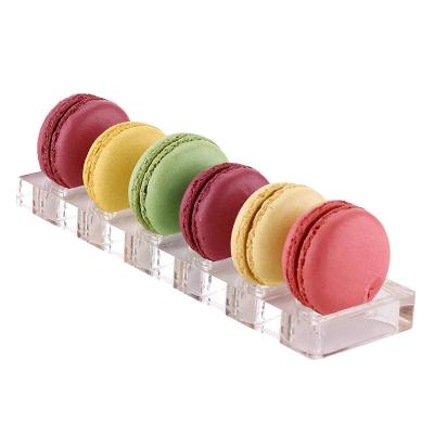 China New Fashionable Acrylic Macaroons Box Single Row Macarons Display Box Acrylic Cake Dessert Stand for sale