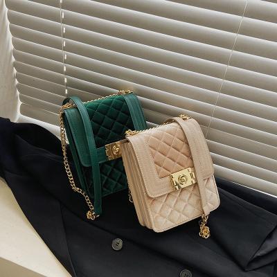 China Fashion Latest Little Ladies Velvet Cross - Body Bag Clutch Girl Chain Purse Quilted Pleuche Handbag PU Shoulder Messenger Bag For Women for sale