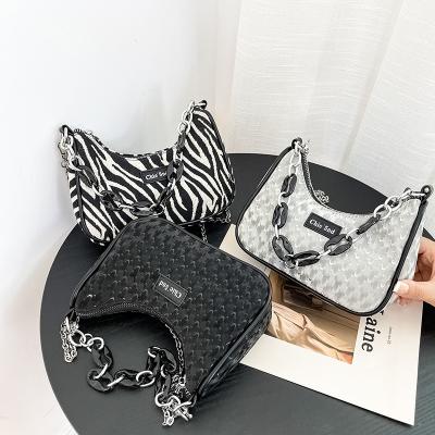 China Latest Fashion Small Cross - Body Bag Armpit Bag For Female Lady PU Leather Fabric Purse With Chain Flap Messenger Bag For Women for sale