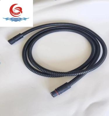 Chine Cable noir de chauffage du moteur de 2,0 m résistance à basse température 16A tuyau ondulé à vendre