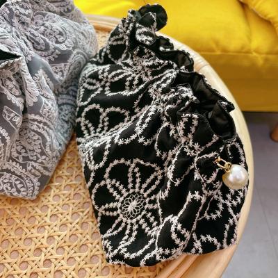 China Fashion Embroidery Clutch Dinner Bag Essential Oil Bag Lace Cosmetic Bag For Ladies for sale