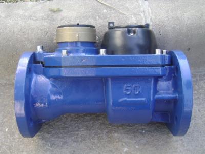 China Combined Type Woltman Water Meter / Cold Water Meter Low Pressure Loss In Iron Body for sale