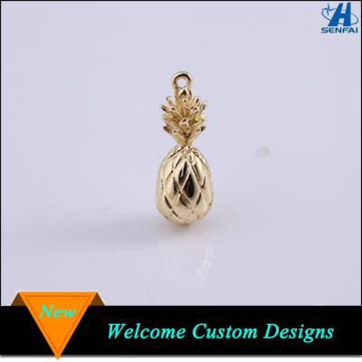 China Fashionable Alibaba Porcelain Zinc Alloy 18k Gold Plated Pineapple Charm Pendant For Jewelry for sale