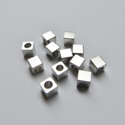 China Fashion Beads Wholesale Fashion Jewelry 5mm Silver Plated Metal Cube Empty Beads for sale