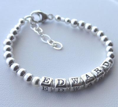 China Alphabet bracelet personalized solid metal beads alphabet name kids boys fashion bracelets and hand bead bracelets for sale