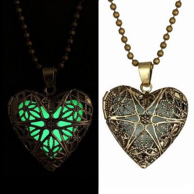 China European Luminous Green Color Pendant Necklace, Glowing in Dark Heart Shape Necklace on Wholesale for sale