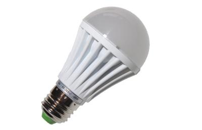 China bombilla 2700K - 3000K CCT de la MAZORCA E27 LED de 500lm 5Watt, E27 comercial llevó la lámpara AC85V - 135V en venta